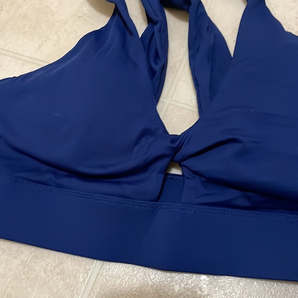 👑 2/$40 👑 Fabletics Oasis Twist Sports Bra - Picture 8 of 8